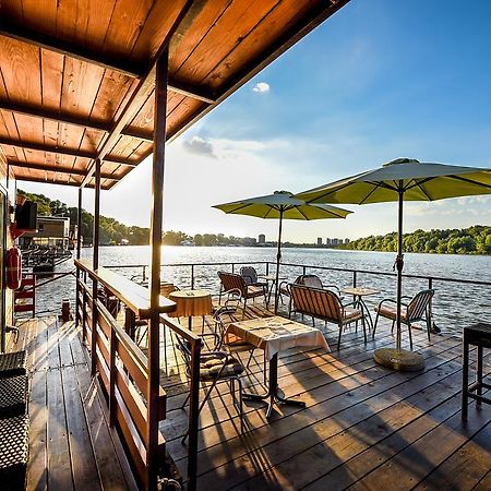 San Art Floating Hostel & Apartments เบลเกรด ภายนอก รูปภาพ