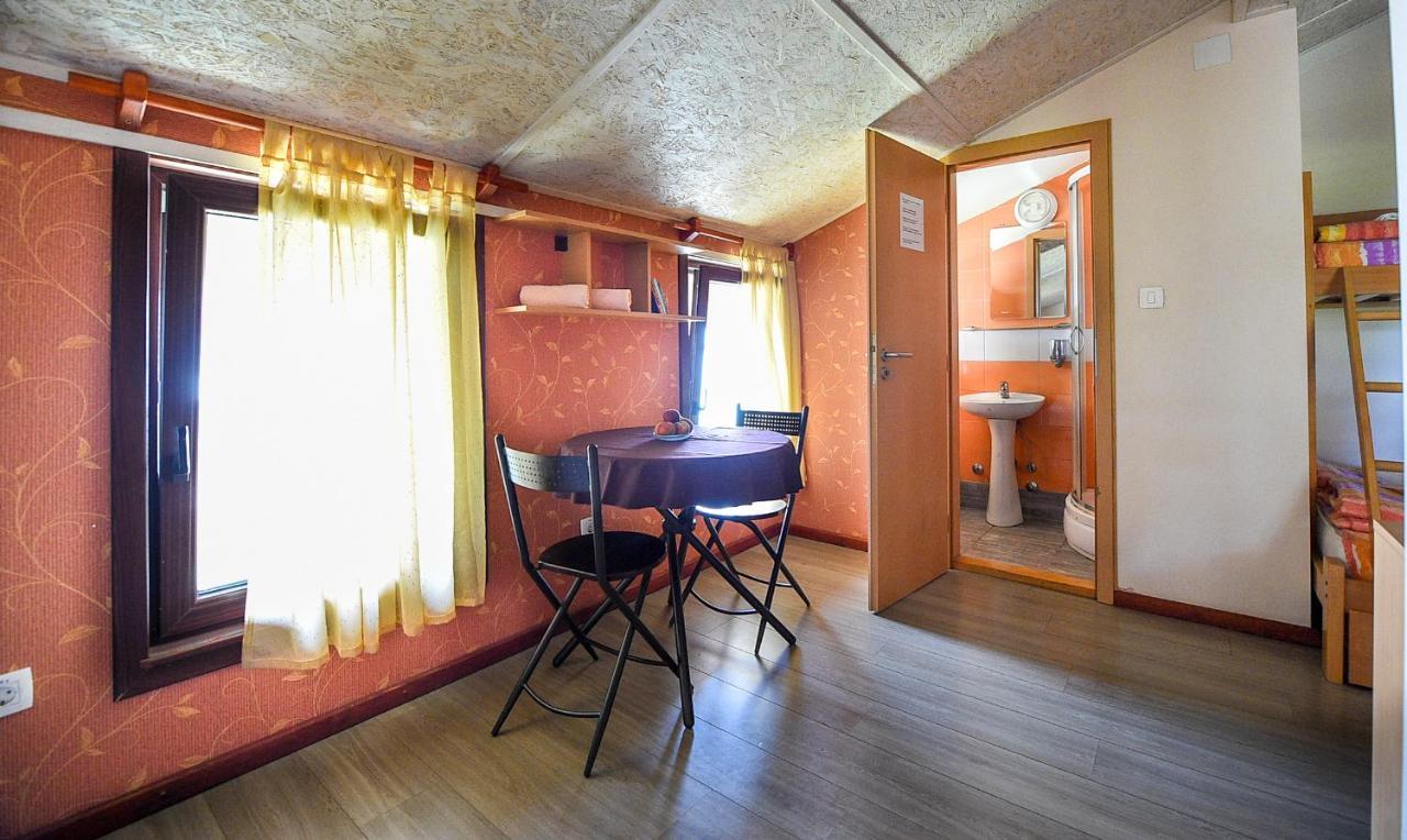 San Art Floating Hostel & Apartments เบลเกรด ภายนอก รูปภาพ