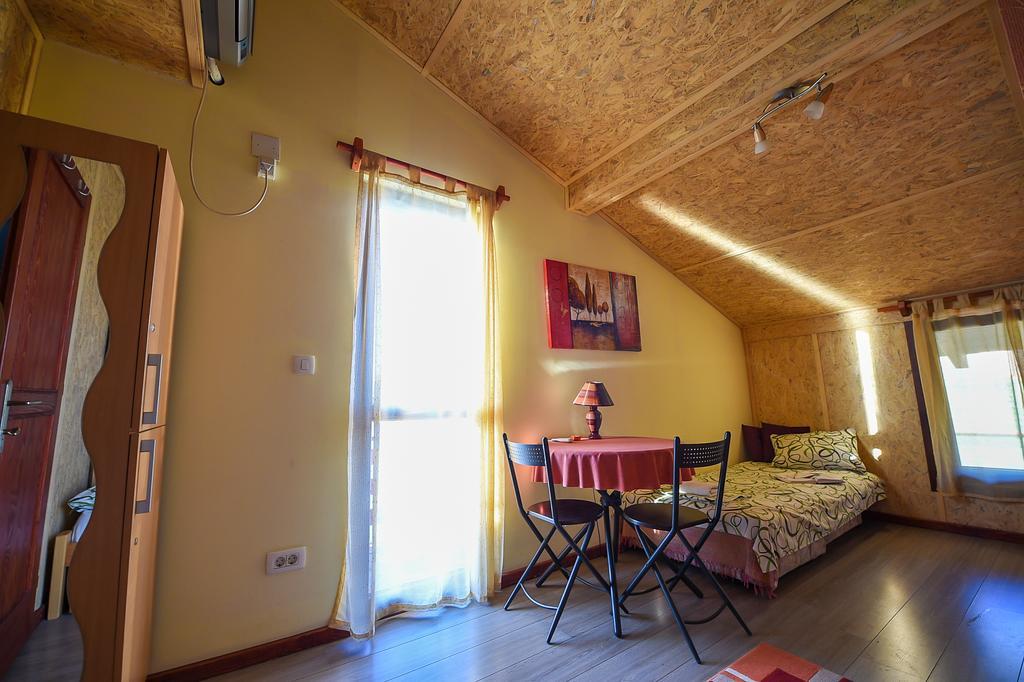 San Art Floating Hostel & Apartments เบลเกรด ภายนอก รูปภาพ