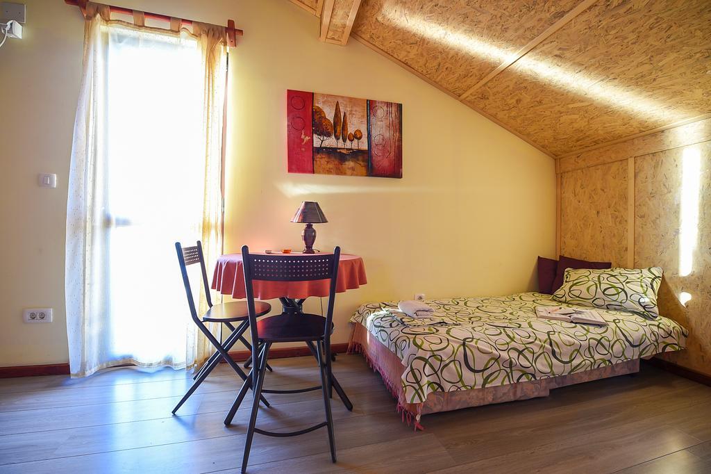 San Art Floating Hostel & Apartments เบลเกรด ภายนอก รูปภาพ