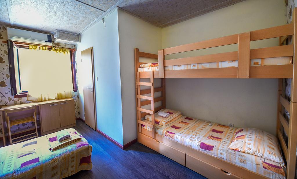 San Art Floating Hostel & Apartments เบลเกรด ภายนอก รูปภาพ