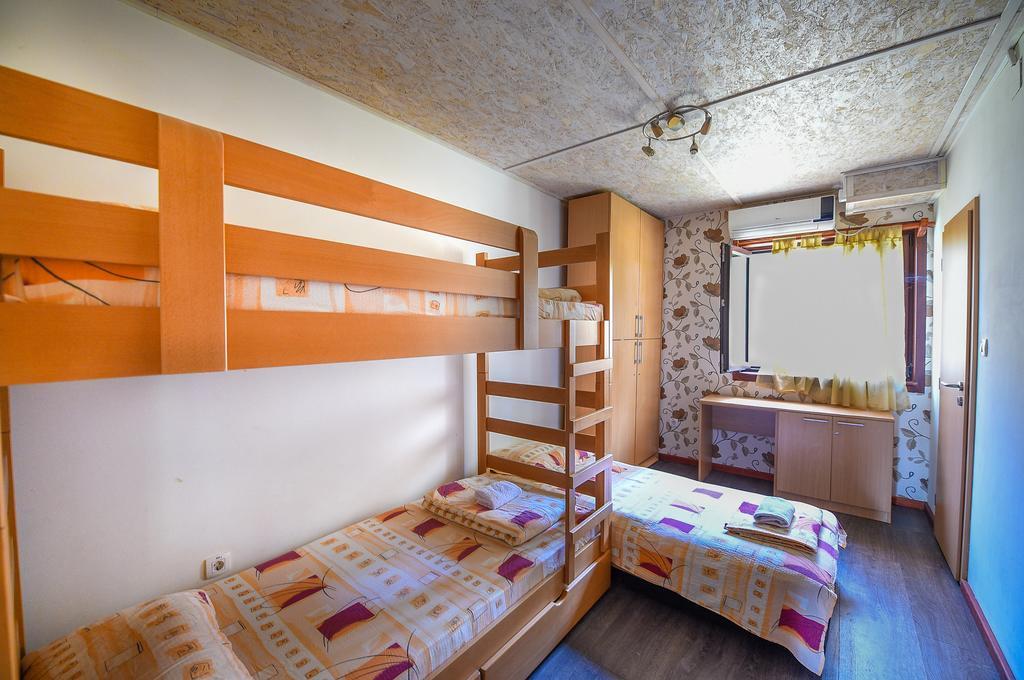 San Art Floating Hostel & Apartments เบลเกรด ภายนอก รูปภาพ