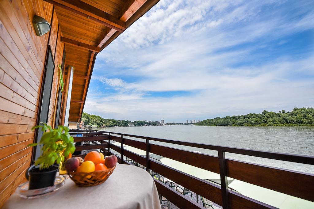 San Art Floating Hostel & Apartments เบลเกรด ภายนอก รูปภาพ