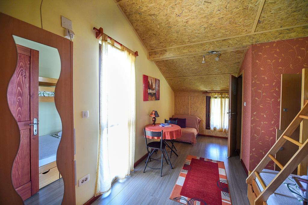 San Art Floating Hostel & Apartments เบลเกรด ภายนอก รูปภาพ