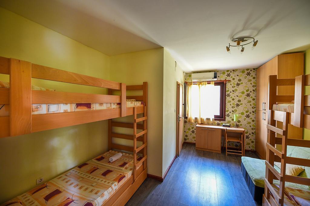 San Art Floating Hostel & Apartments เบลเกรด ภายนอก รูปภาพ