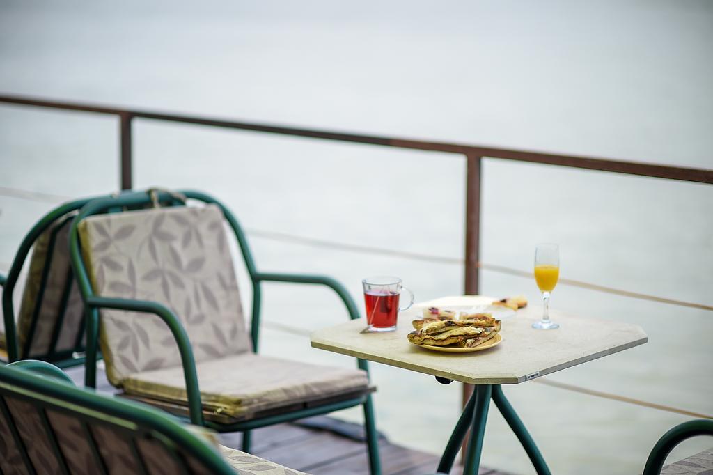 San Art Floating Hostel & Apartments เบลเกรด ภายนอก รูปภาพ