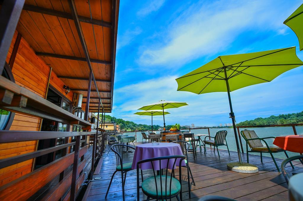 San Art Floating Hostel & Apartments เบลเกรด ภายนอก รูปภาพ