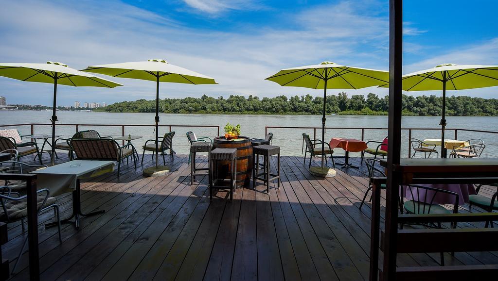 San Art Floating Hostel & Apartments เบลเกรด ภายนอก รูปภาพ