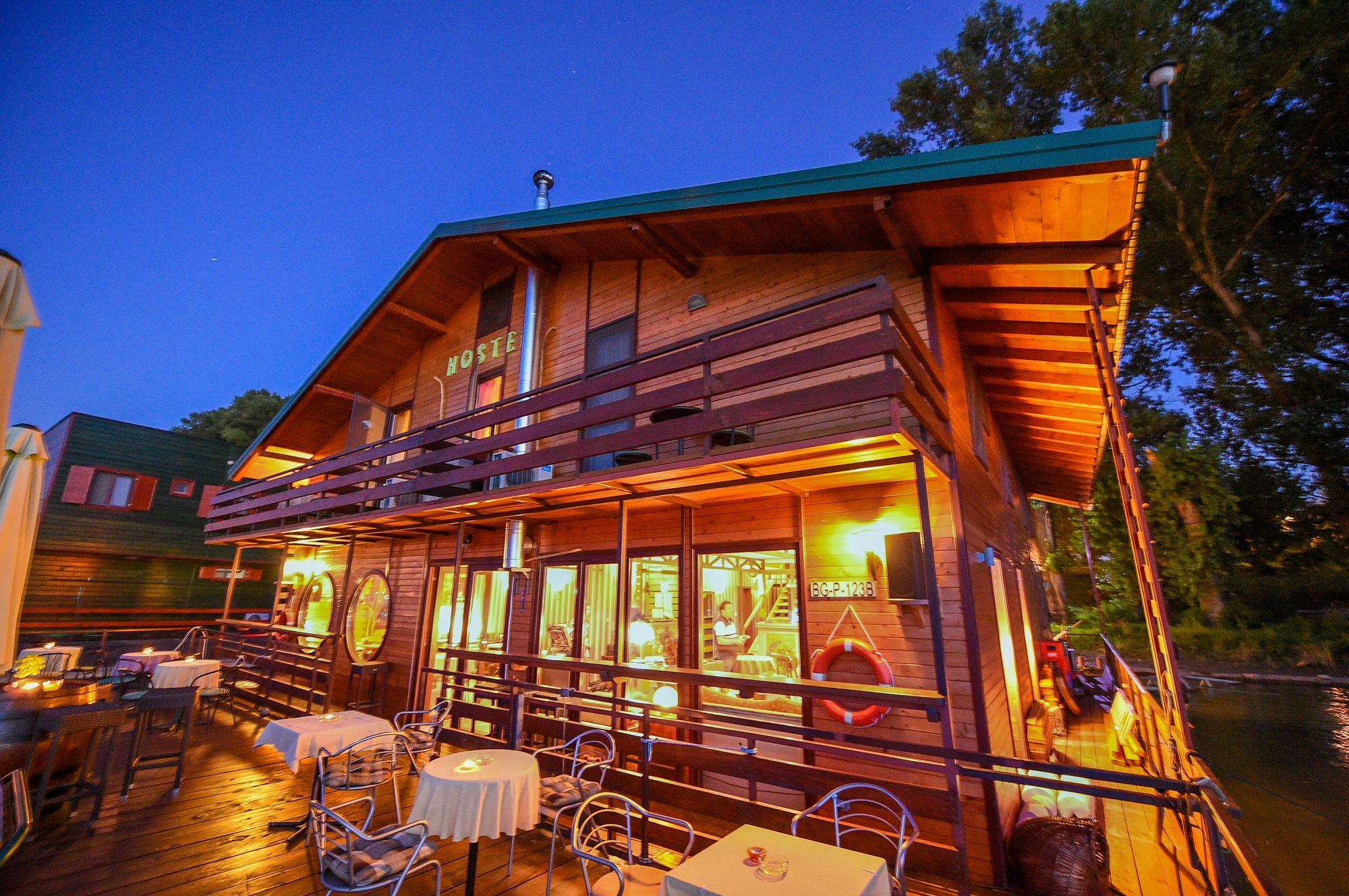 San Art Floating Hostel & Apartments เบลเกรด ภายนอก รูปภาพ